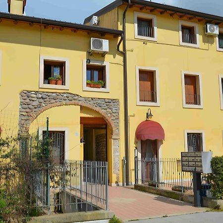 Апартаменти Casa Vacanze Raggio Di Sole Валеджо-суль-Мінчо Екстер'єр фото