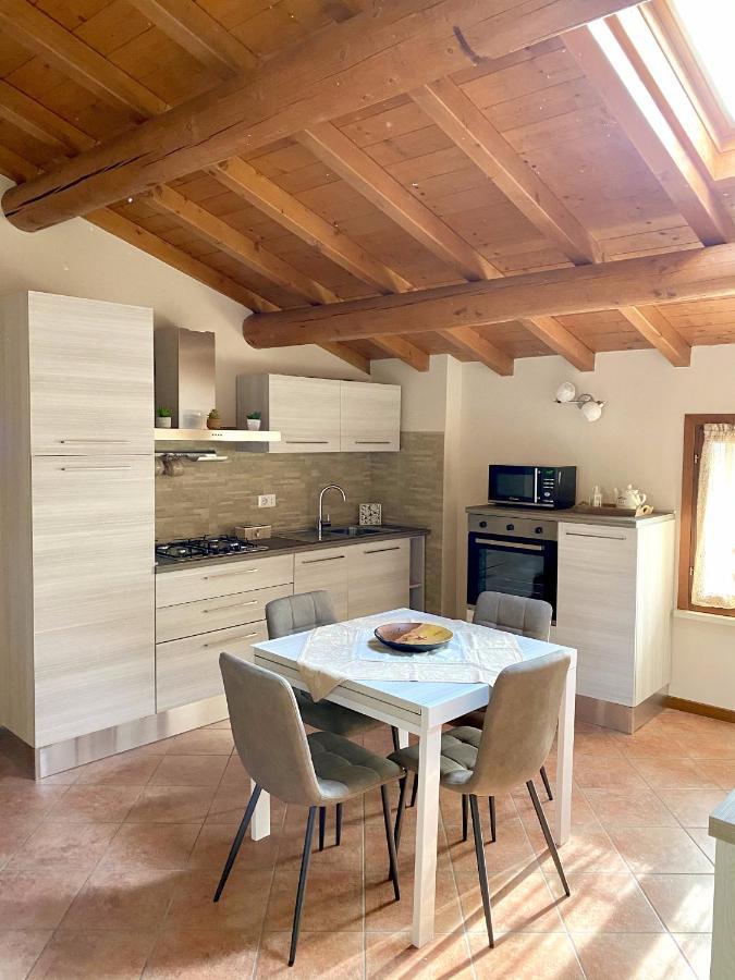Апартаменти Casa Vacanze Raggio Di Sole Валеджо-суль-Мінчо Екстер'єр фото