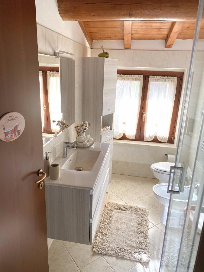 Апартаменти Casa Vacanze Raggio Di Sole Валеджо-суль-Мінчо Екстер'єр фото