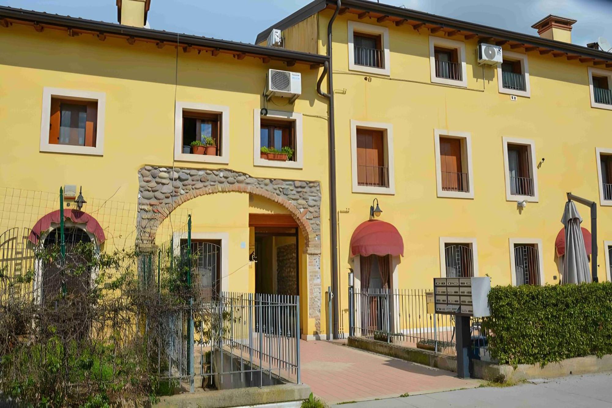 Апартаменти Casa Vacanze Raggio Di Sole Валеджо-суль-Мінчо Екстер'єр фото